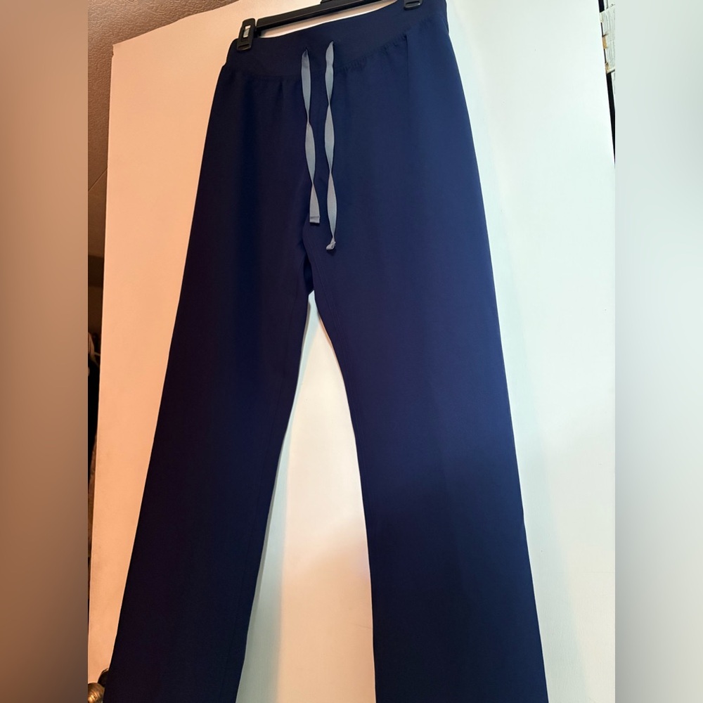 Women’s Figs Livingston Basic scrub pants Navy size SP